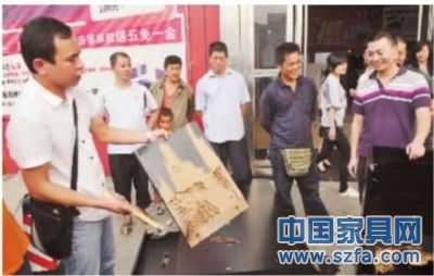 左右布藝沙發(fā)長沙店實木茶幾竟是紙做？