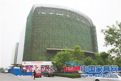 正在建設中的愛琴海購物中心，位于朝陽區七圣中街12號，太陽宮百盛購物中心旁。實習生 翟超